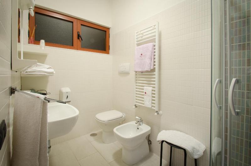 Triple Room with Bathroom image 4