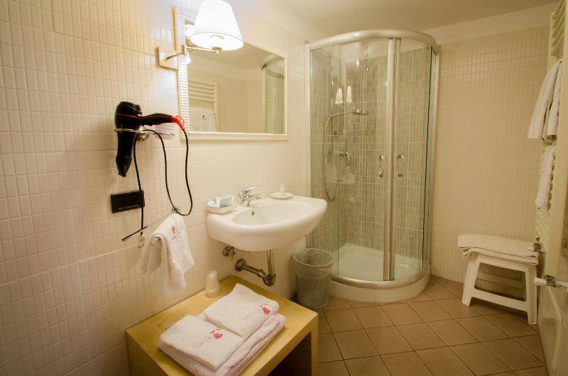 Quadruple Room with Private Bathroom image 3