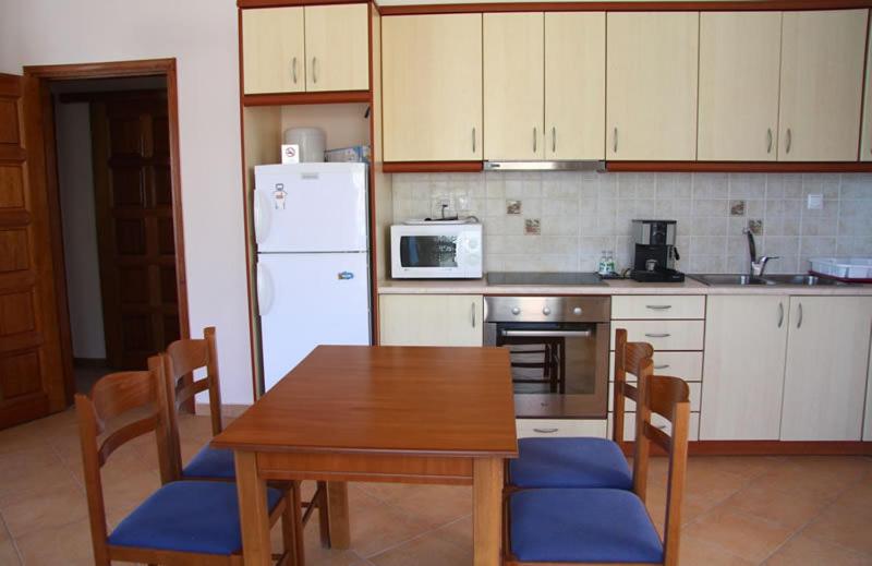 Two-Bedroom Apartment with Sea View image 2