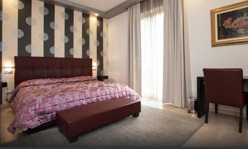 Superior Double Room with Balcony image 2