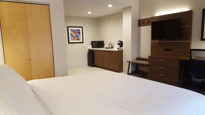 Standard Room image 4