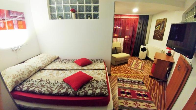 Economy Double Room with Private Bathroom image 3