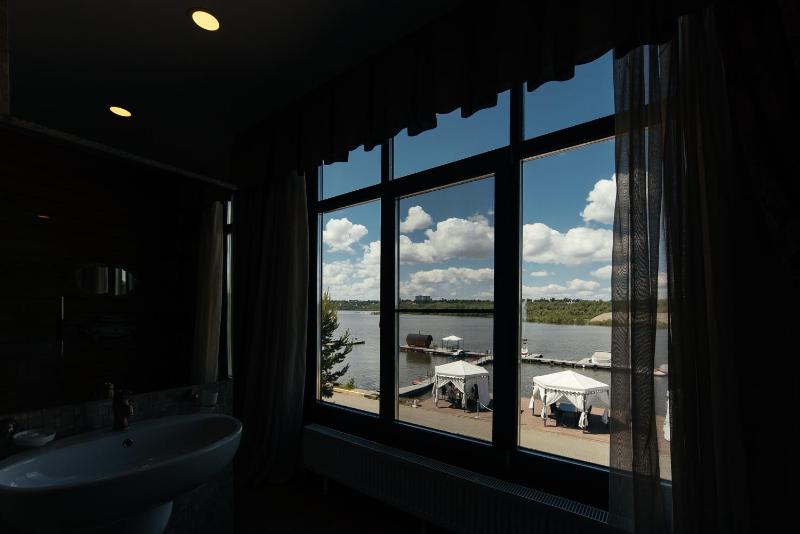 One-Bedroom Suite image 1
