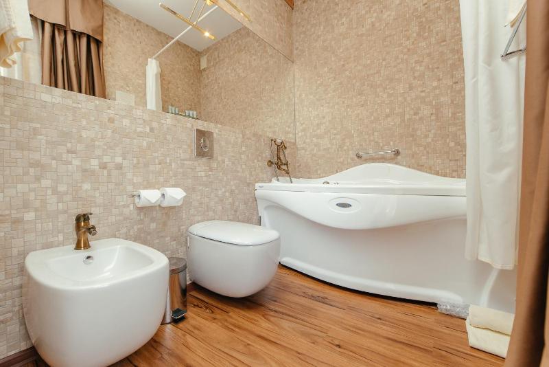 One-Bedroom Suite image 3