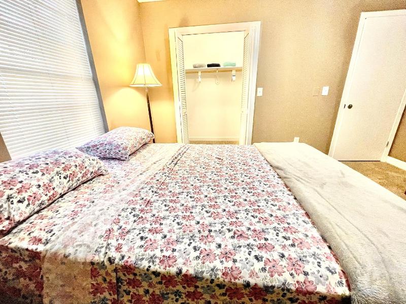 Double Room with Shared Bathroom image 3