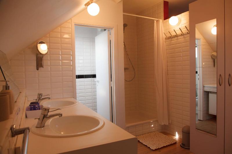 Double Room with Private Bathroom image 2