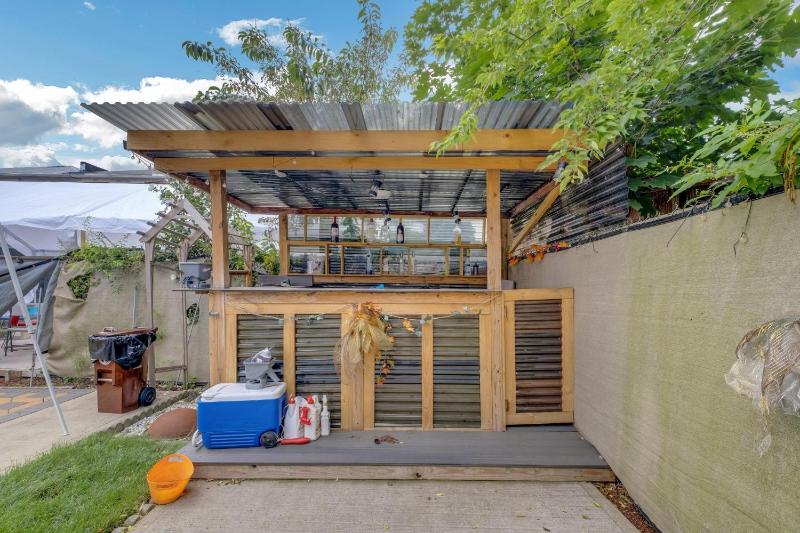 Three-Bedroom House image 2