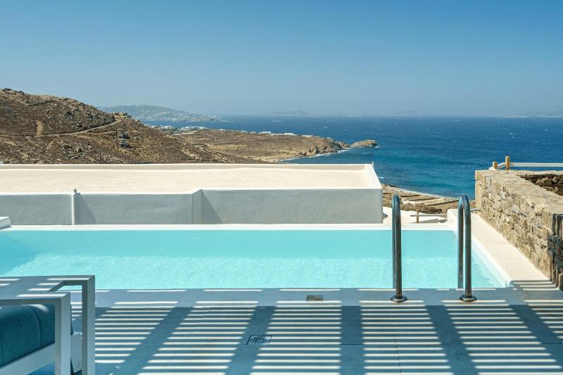 Grand Suite with Private Pool Sea View image 2