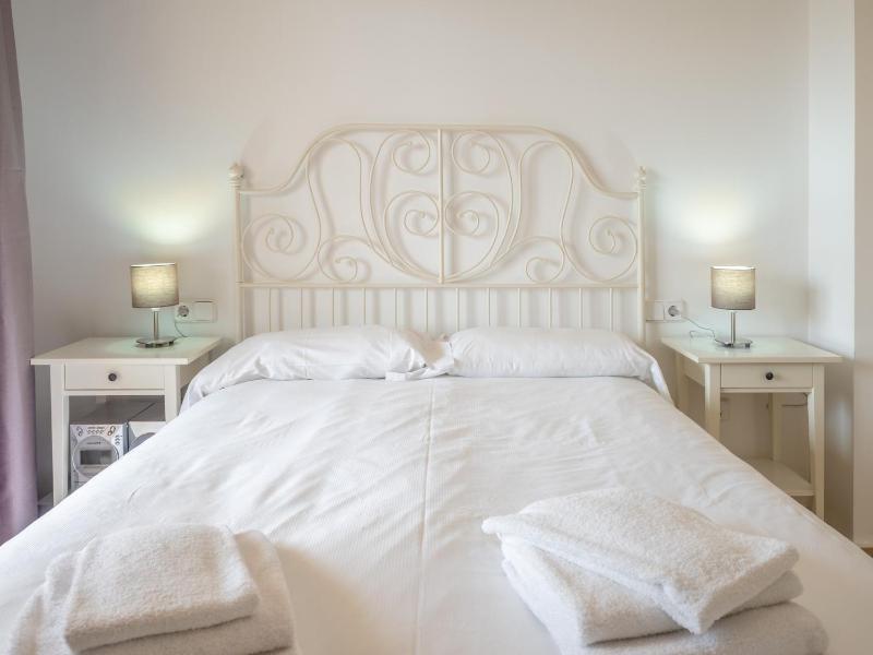 2263 - Beautiful apt close from beach with pool - image 10