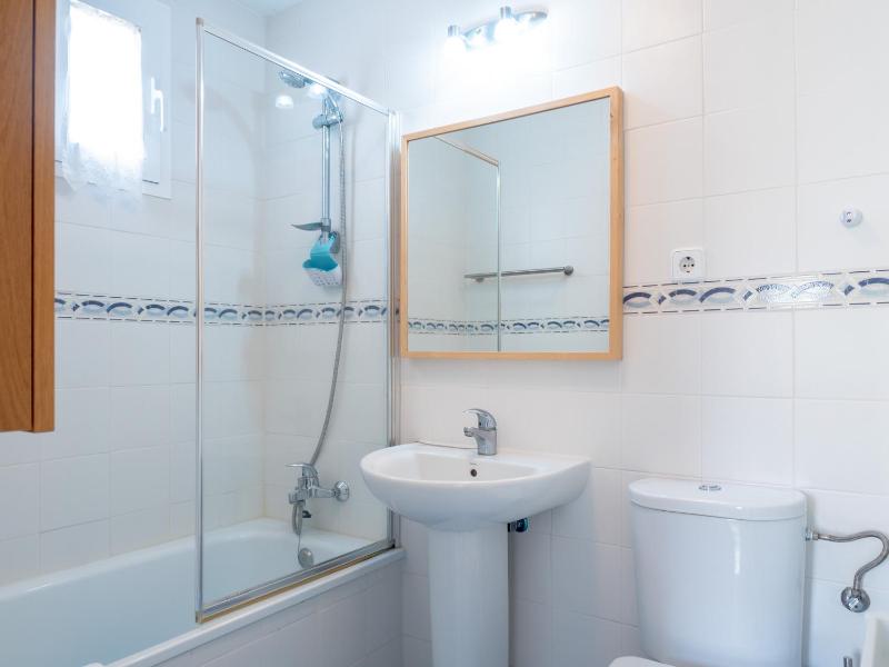 2263 - Beautiful apt close from beach with pool - image 21