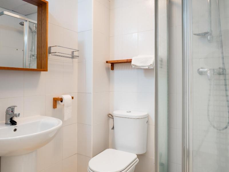 2263 - Beautiful apt close from beach with pool - image 16