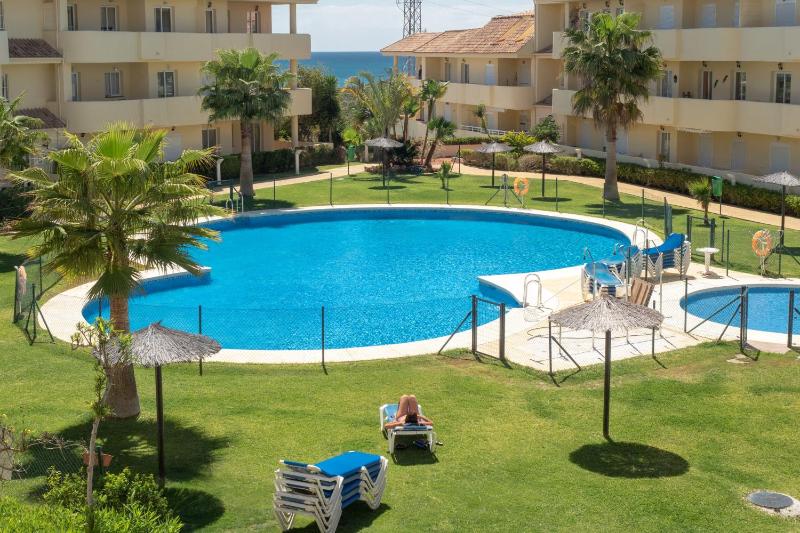 2263 - Beautiful apt close from beach with pool - image 9