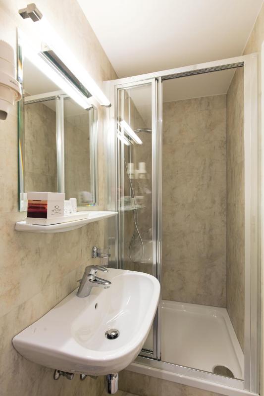 Small Single Room image 3