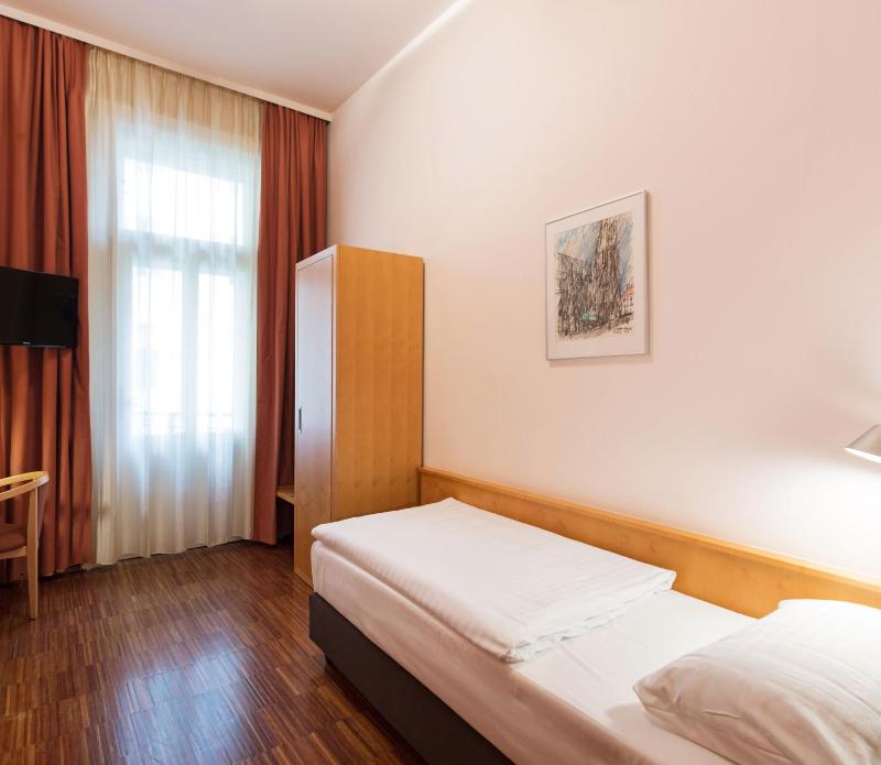 Superior Single Room image 3