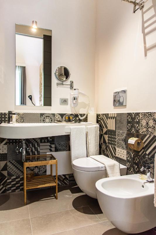 Superior Double Room image 3