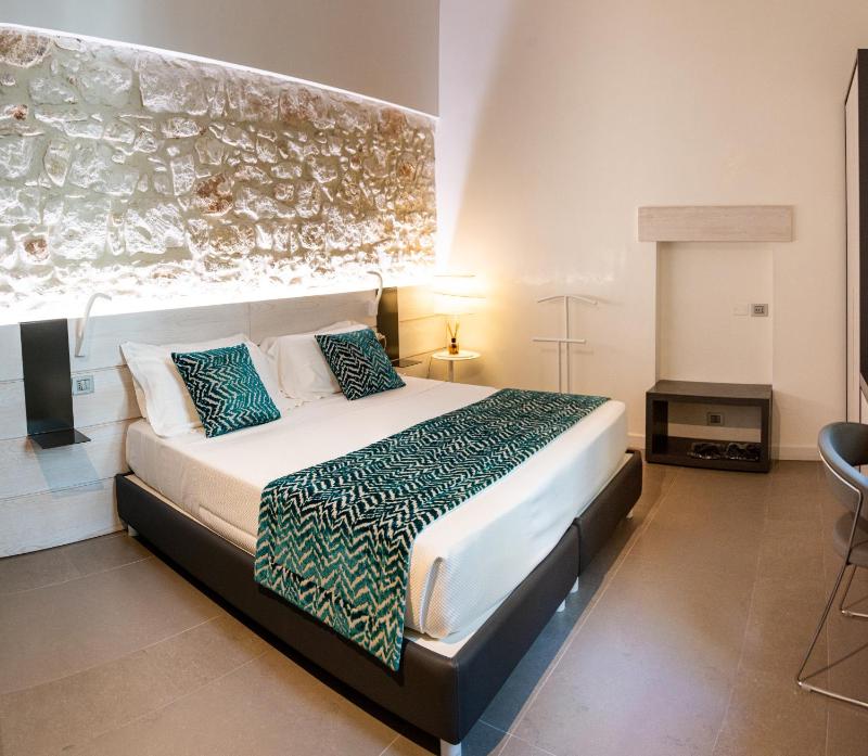 Standard Double Room image 4