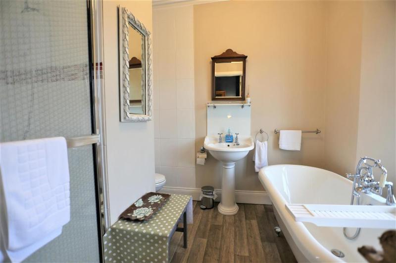 Ascot House Hotel - image 2