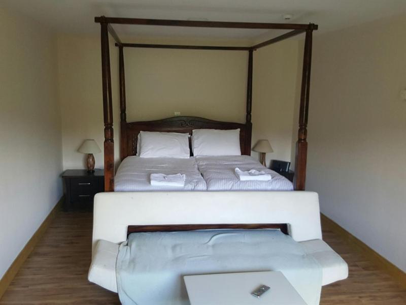 Quadruple Room with Shower image 1