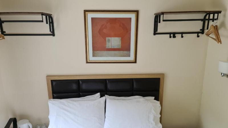Double Room with Private Bathroom image 2