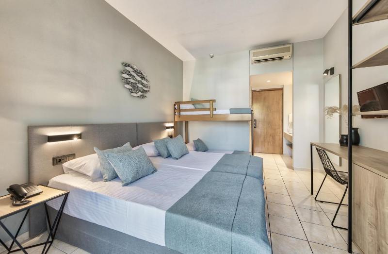 Family Room (2 adults+2 children) with Pool or Partial Sea View image 1