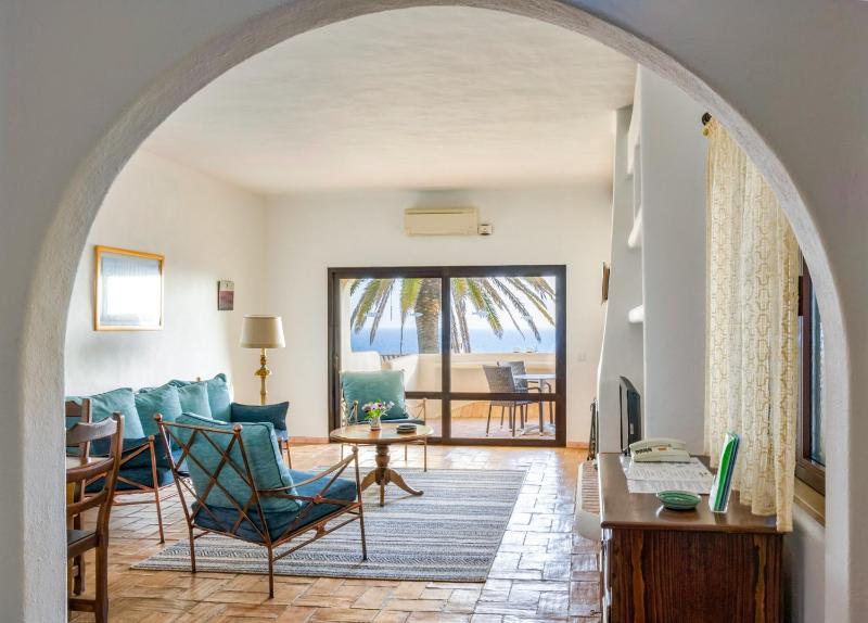 One-Bedroom Apartment image 1