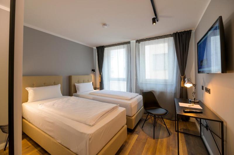 Twin Room image 1