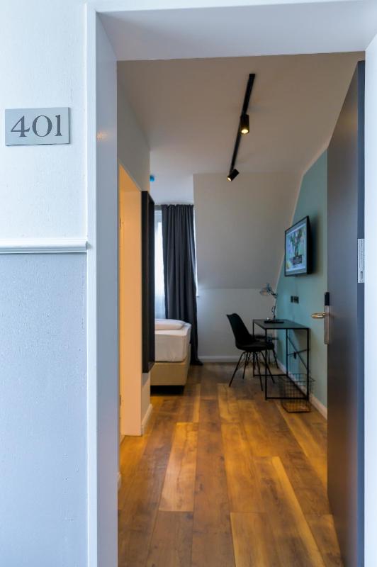 Single Room image 3