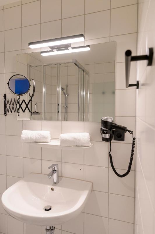 Single Room image 4