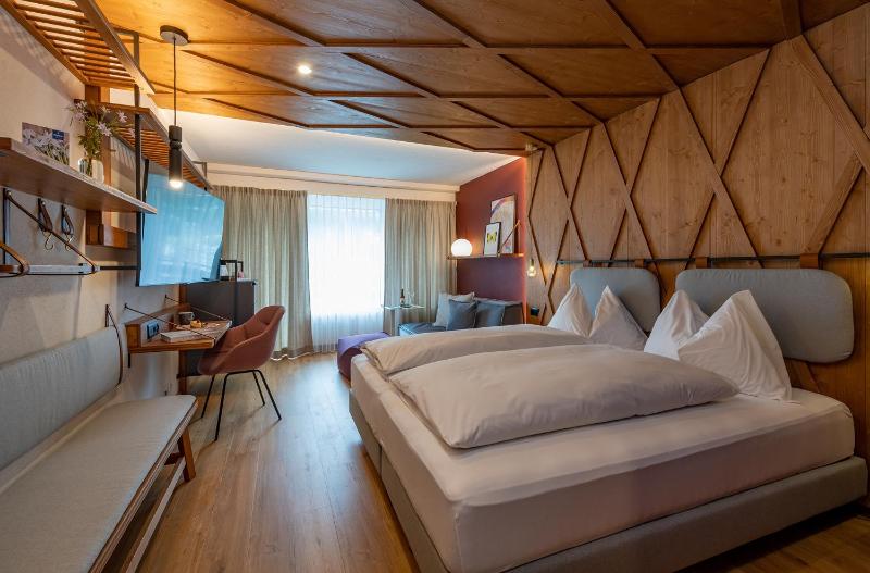 Premium Double Room image 3