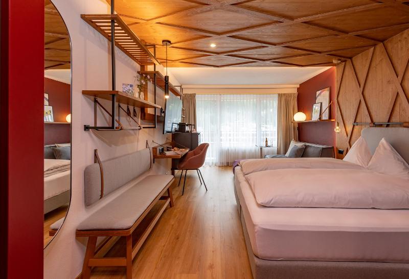 Premium Double Room image 4