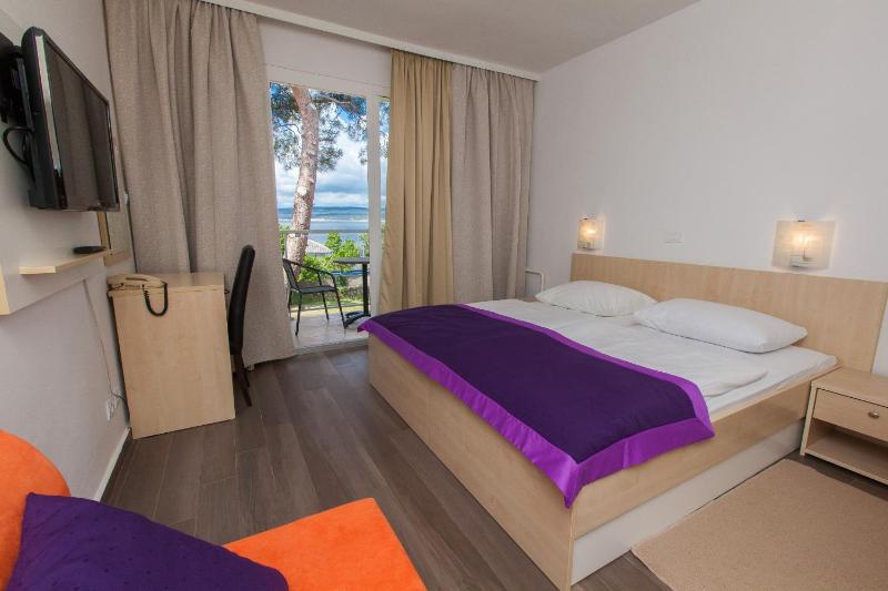 Superior Twin Room with Balcony - Seaside image 4