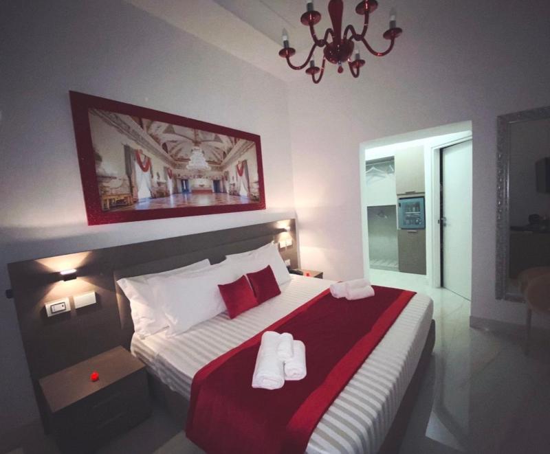 King Room with Balcony image 1