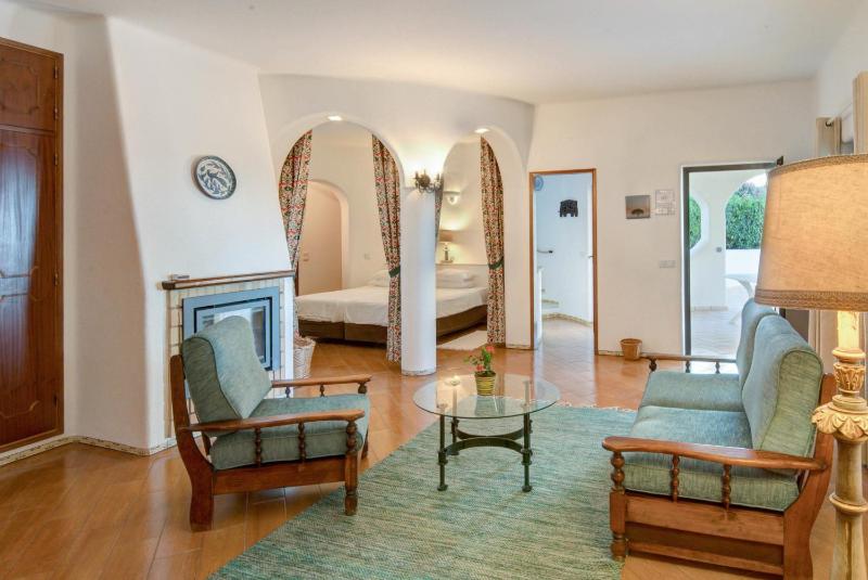 Five-Bedroom Villa with Sea View image 3