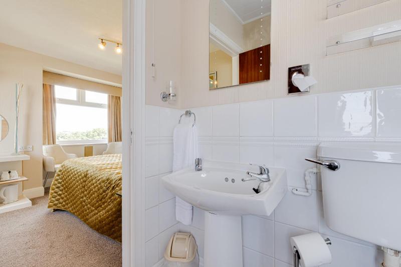 Front Double Room  image 3