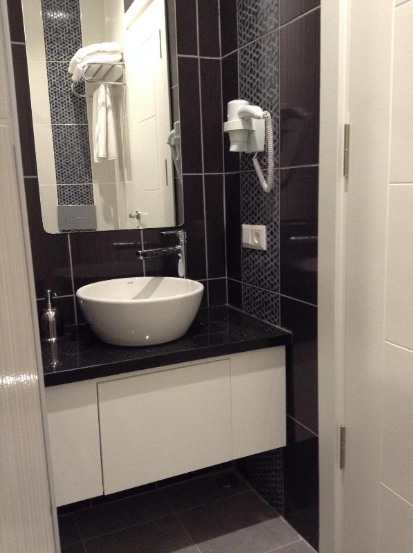Standard Double Room image 2