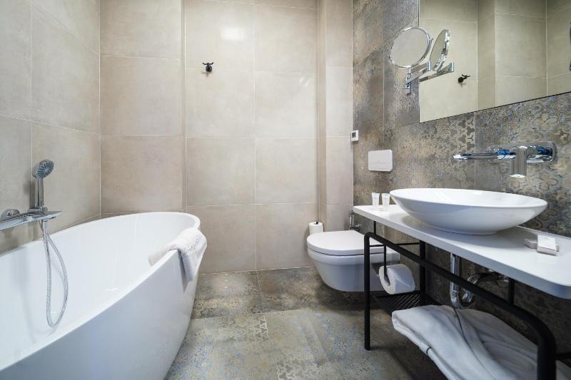 Classic Double Room with 1 or 2 beds image 2