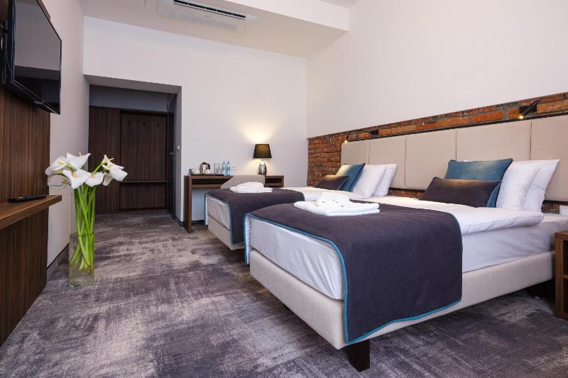 Deluxe Double Room with Extra Bed image 4