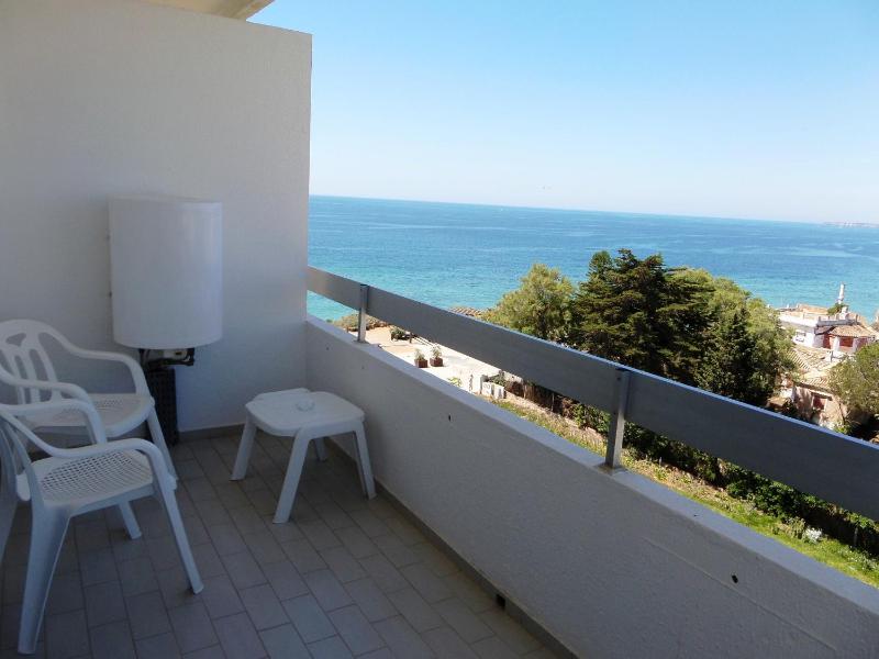 Twin Room with Partial Sea View image 2