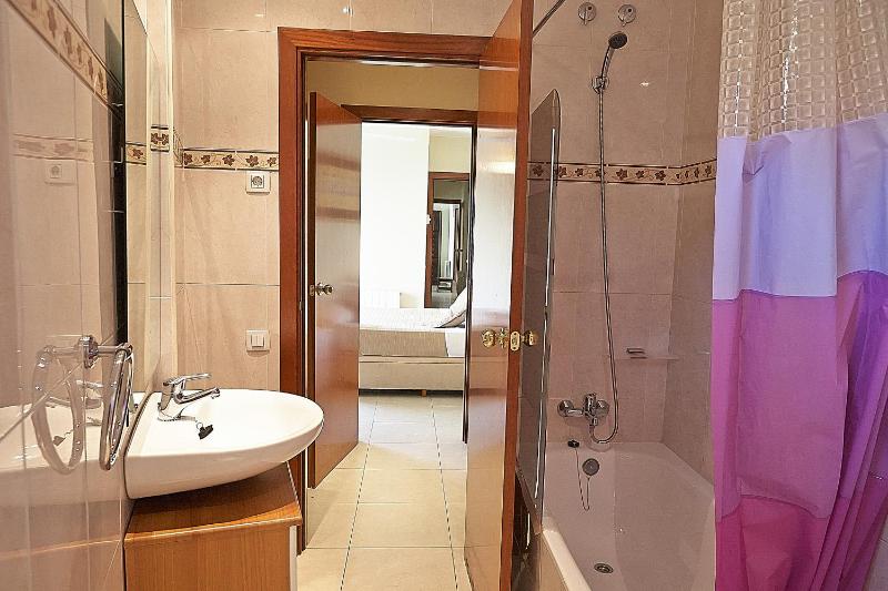 Two-Bedroom Apartment (2-6 Adults) image 4