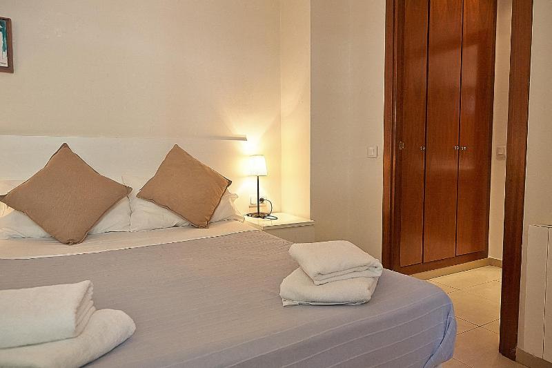 Three-Bedroom Apartment (2-7 adults) image 4