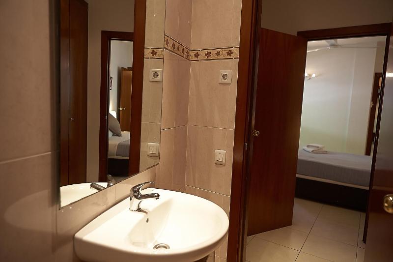 Two-Bedroom Apartment (2-6 Adults) image 2