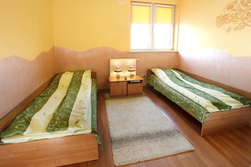 Twin Room image 1