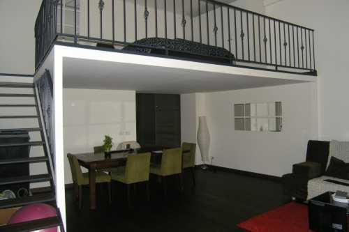 Studio Apartment image 3