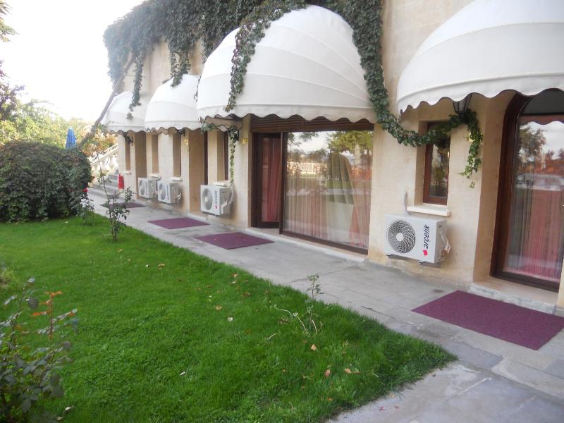 Double Room with Garden View image 3