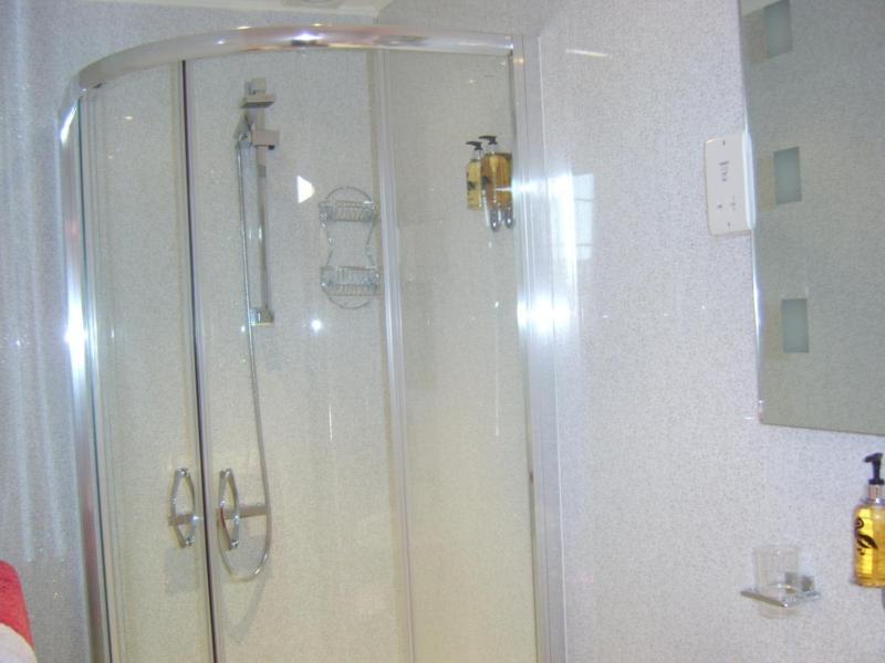 Double Room with Private Bathroom image 2