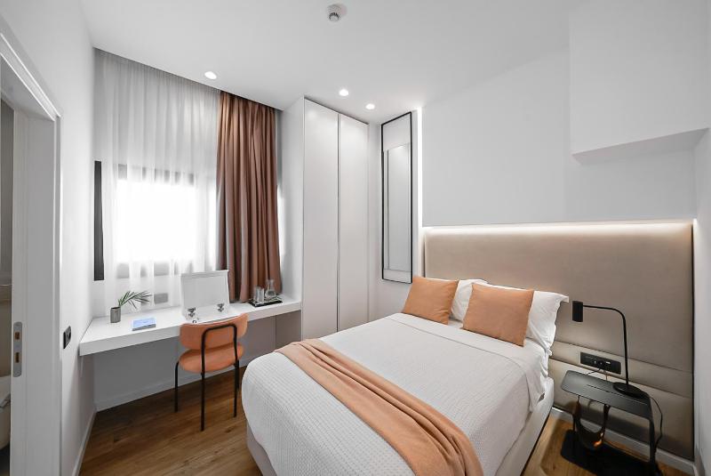 Small Single Room image 2