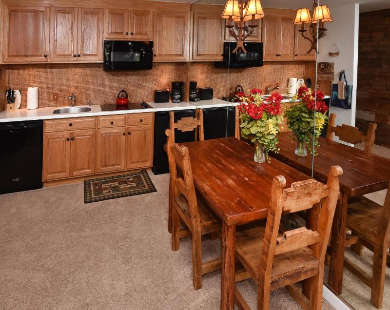 Vantage Point #209 Condo - image 3