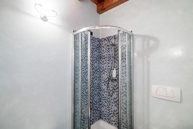 Del Pero Suite - by MyHomeInComo - image 22