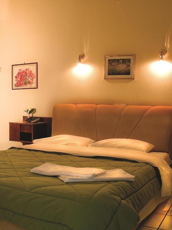 Double or Twin Room image 2