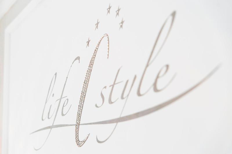 Deluxe Suite image 3
